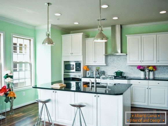 Küche in hellgrüner Farbe