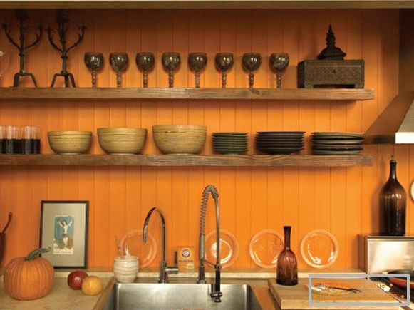 Küchendesign mit orange Wänden