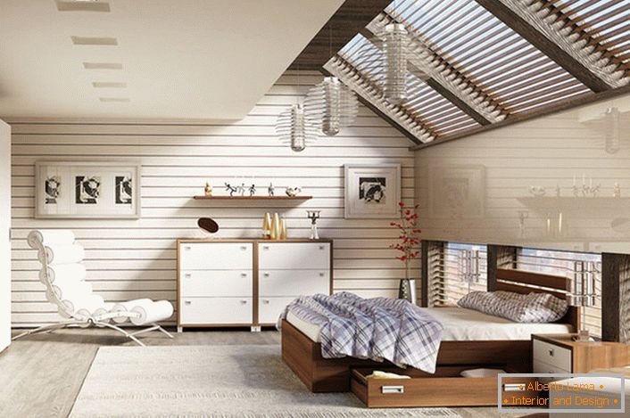 Das Schlafzimmer im Dachgeschoss im skandinavischen Stil ist mit modularen Möbeln eingerichtet.