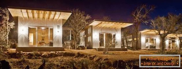 Kleines preiswertes Holzhaus in den USA: ночью
