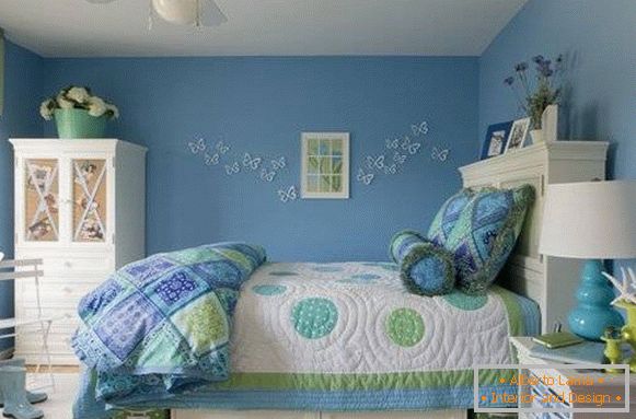 Kinderzimmer in blauer Farbe