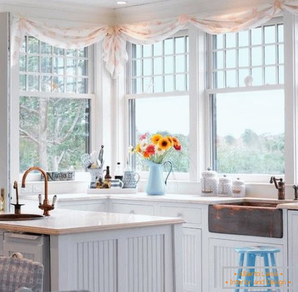 Kurze kleine Vorhänge in der Küche - Foto 2016