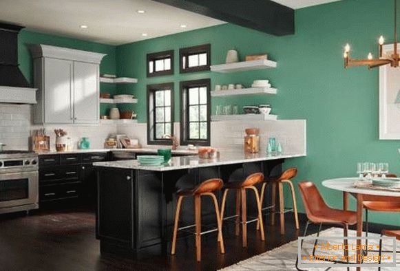 Die Wände in der Wohnung mit grüner Farbe malen - ein Foto der Küche und des Wohnzimmers