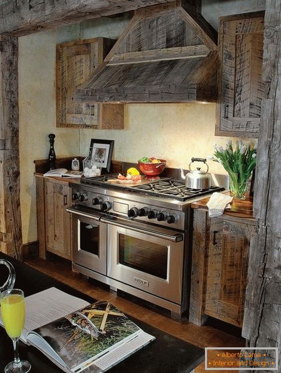 Küche aus Holz in Grautönen