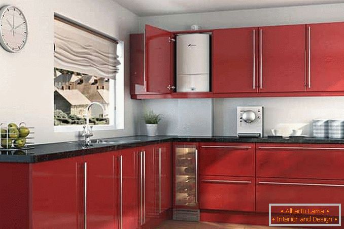 Rote Küche mit Boiler