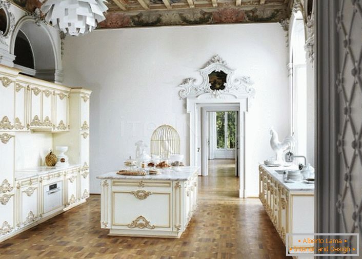 Das Interieur im Barockstil ist exquisit, edel und funktional eingerichtet.