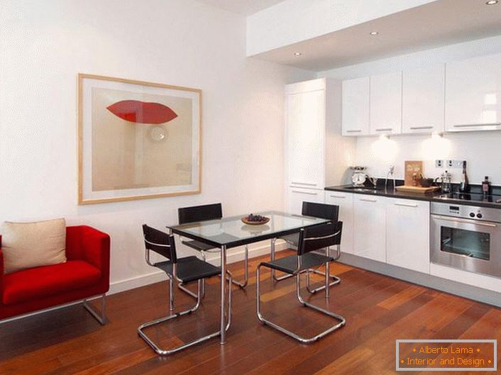 Stilvolle Küche mit roten Akzenten. Minimalistischer Stil ist eine Win-Win-Option für die Gestaltung von Studio-Apartments. 