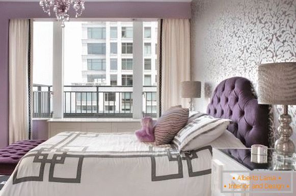 Luxusschlafzimmerinnenraum mit Tapete von zwei Arten