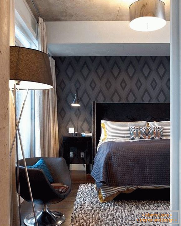 Schwarze Tapete für Schlafzimmer mit einem Muster