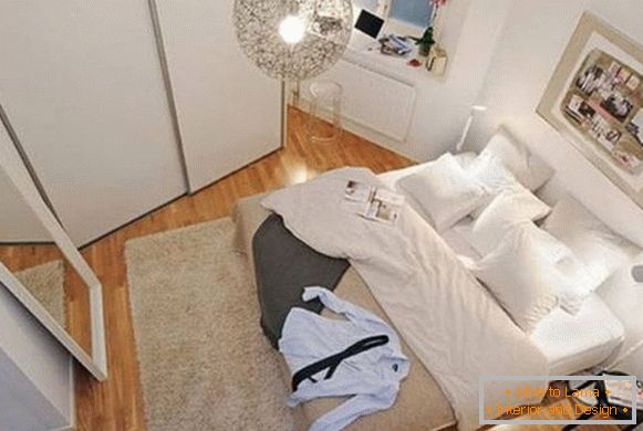 Schlafzimmer-Design in ultra weißer Farbe