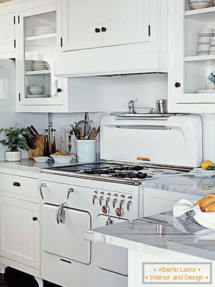 Haushaltsgeräte für die Küche im Retro-Stil