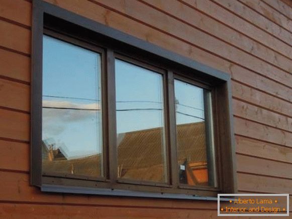 Platbands für Fenster in einem Holzhaus, Foto 12