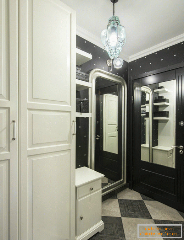 Eingangshalle in Schwarz und Weiß