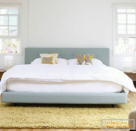 Bett aus Stoff hellblau