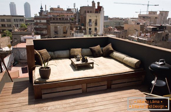 Patio auf dem Balkon eines kleinen Studios in Barcelona