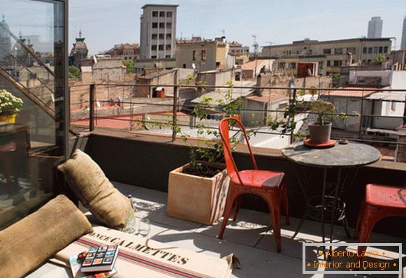 Balkon eines kleinen Studios in Barcelona