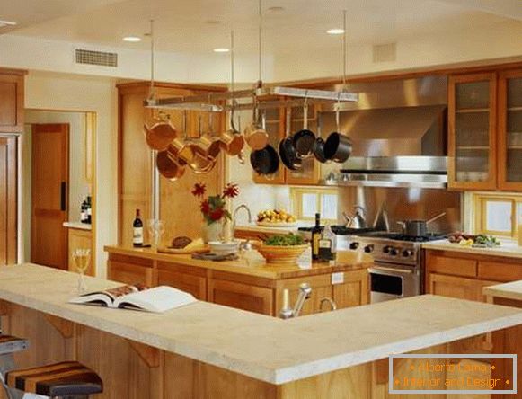 Küche Interieur in einem privaten Haus - Design mit Holzverkleidung