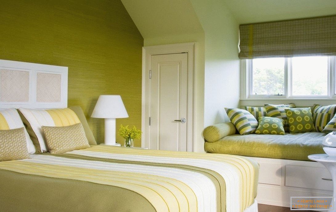 Schlafzimmerinnenraum in den olivgrünen Tönen