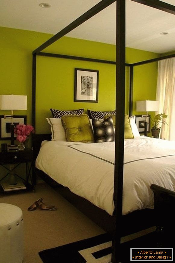 Schlafzimmer mit olivfarbenen Wänden