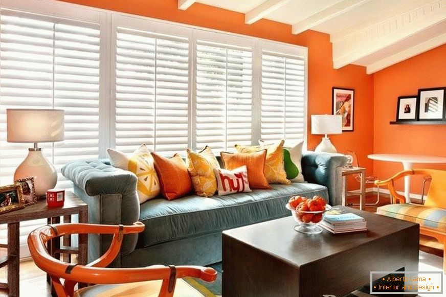 Wände von orange Farbe