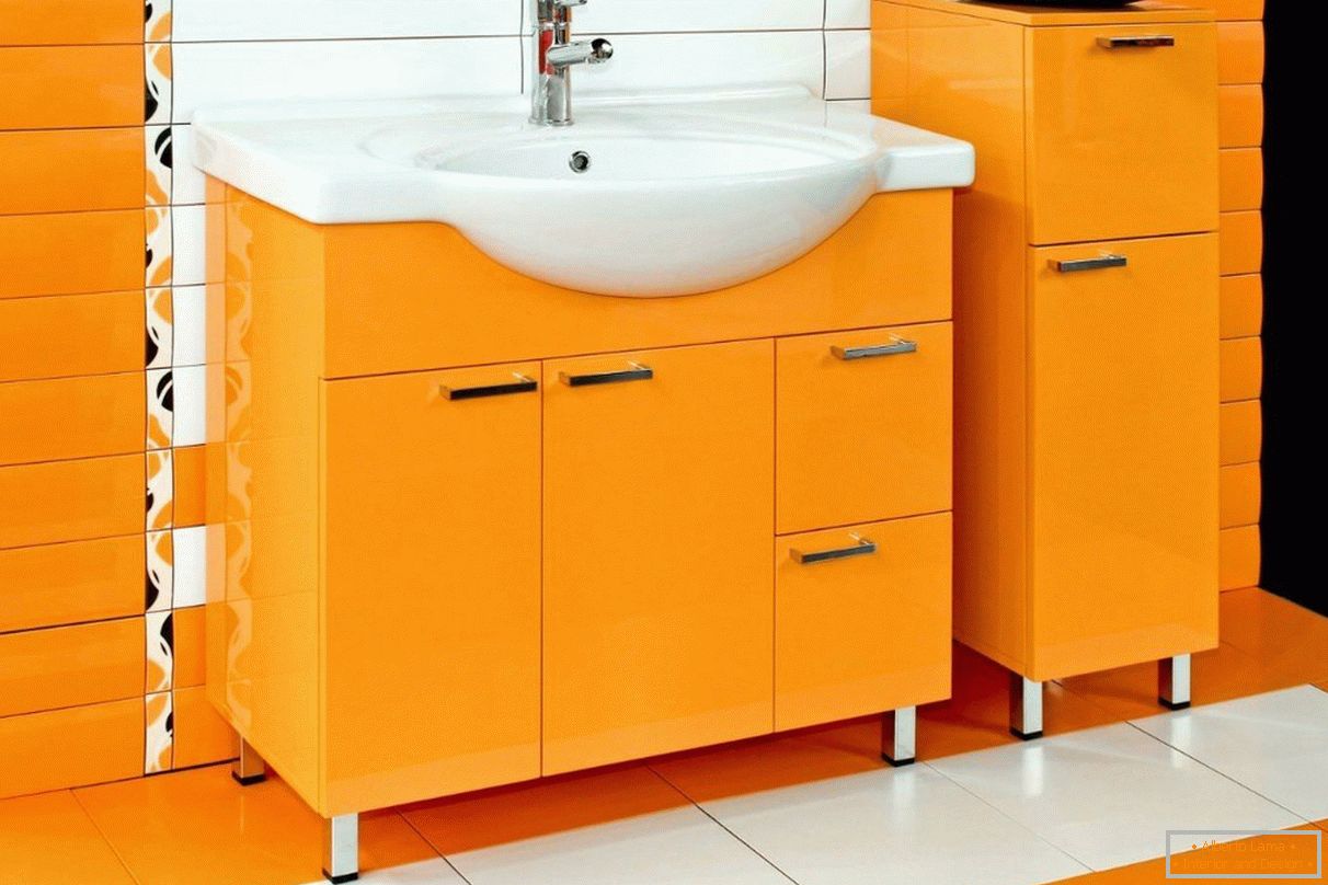 Möbel in der Farbe Orange