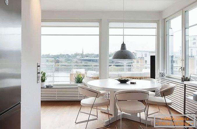 Küchendesign mit Panoramafenstern in einer Eckwohnung