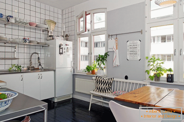 Die Küche einer kleinen Wohnung in Stockholm