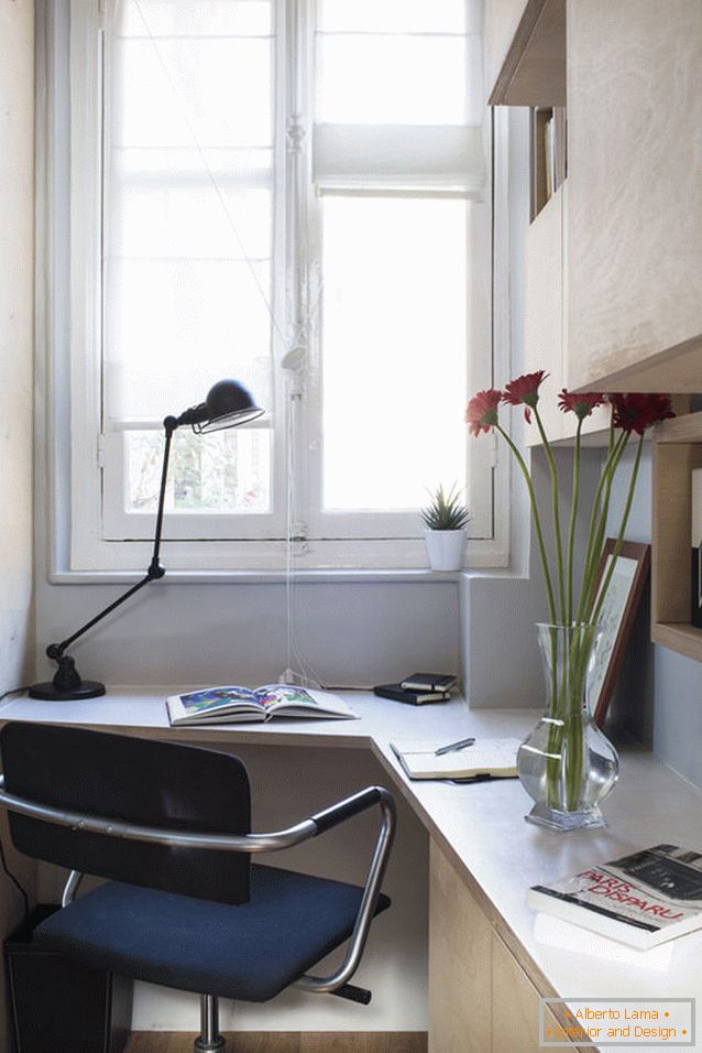 Studieren Sie in einem kleinen Studio-Apartment