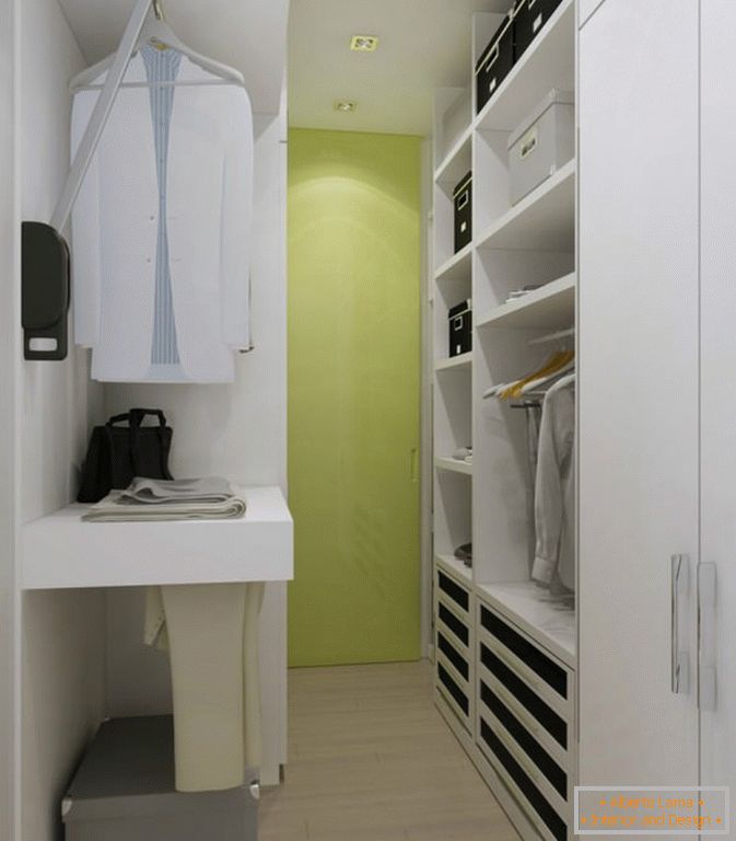 Garderobe einer kleinen Studio-Wohnung in Kiew