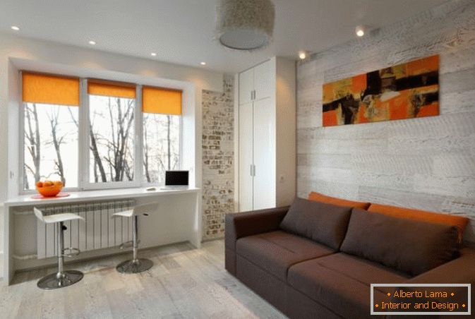 Wohnzimmer eines kleinen Studio-Apartments in Kiew