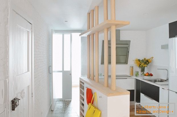Das Projekt einer Mini-Wohnung: eine Küche mit einem Bartheke