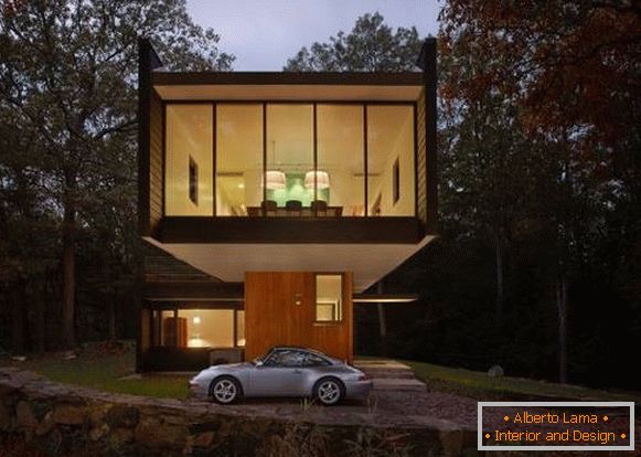 Modernes Design eines privaten Hauses mit einem Baldachin