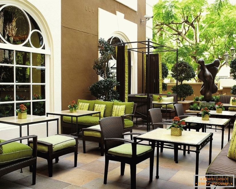 Das Café des Hotels in Los Angeles Four Seasons nach dem Redesign