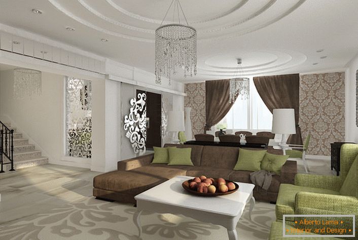 Luxuriöses Wohnzimmer im Empire-Stil. Mehrgeschossige Decken schmücken eine gut gewählte Beleuchtung.