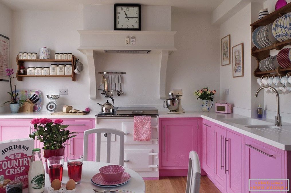 Küche in rosa Farbe