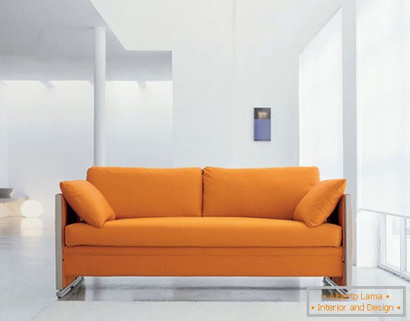 Weiches orange Sofa