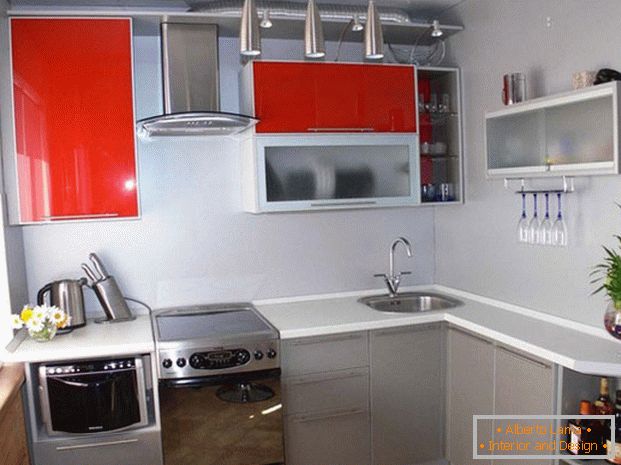 Modernes Küchenset с выдвижными шкафами