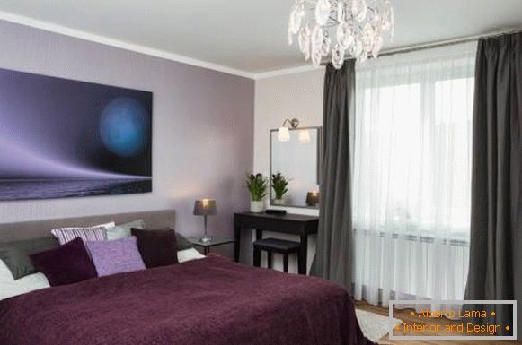 Purpurrote Farbe innerhalb des Schlafzimmers - Foto 2017