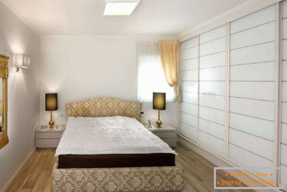 Weißer Kleiderschrank im Schlafzimmer - Foto-Design-Ideen des Klassikers