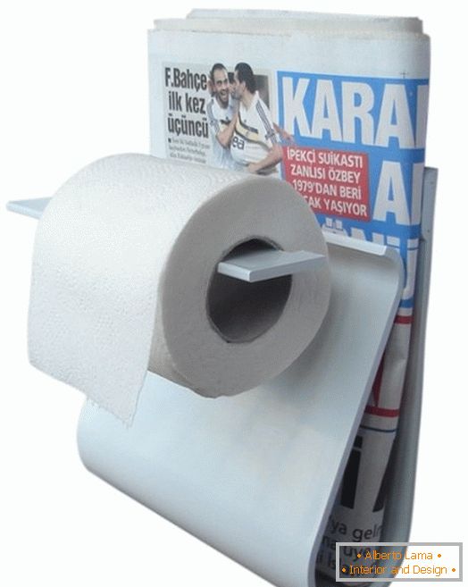 Toilettenpapierhalter mit einem Regal für eine Zeitung