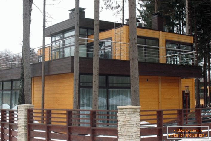 Ein Beispiel für das richtige Design eines kleinen Hauses im Stil von Hightech.
