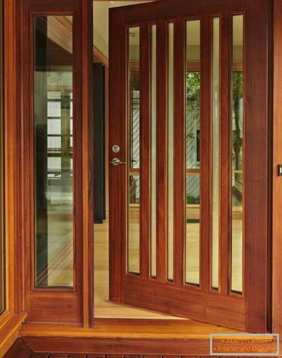 Eingangstüren aus Holz mit Glas