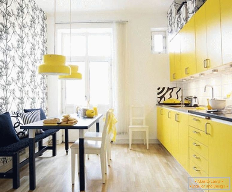 Küche in gelber Farbe
