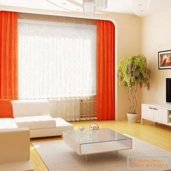 Das Design der Halle in einer Wohnung in Weiß mit einem orangefarbenen Dekor