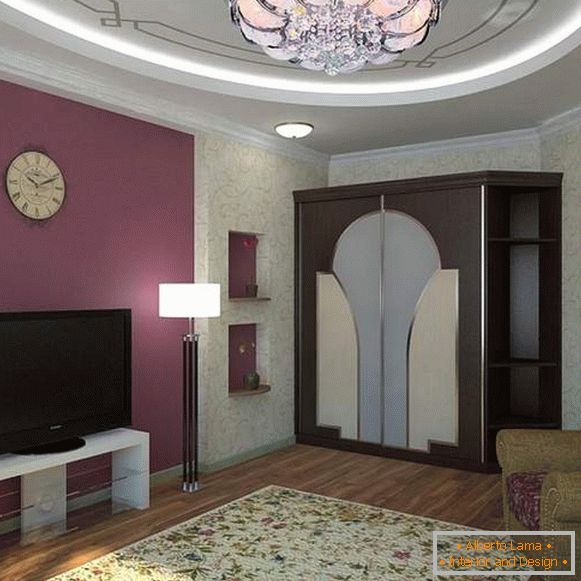 Design der Halle in der Wohnung in lila Farbe