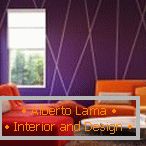 Die Kombination aus Lavendelwänden und einem orangefarbenen Sofa