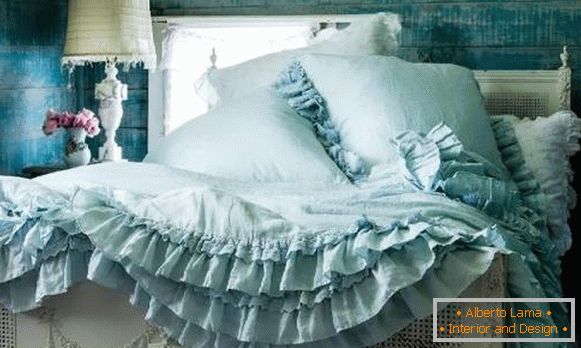 Dekor und Dekoration des Shebbie Chic im Inneren des Schlafzimmers in türkis
