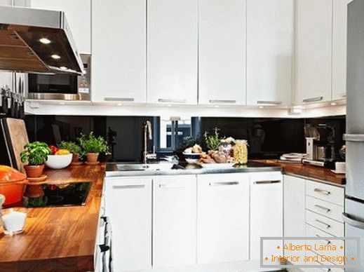 Schwarz-Weiß-Kontrast im Design der Küche
