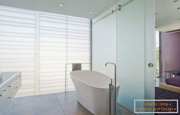 Matte Glastüren für das Badezimmer in einem modernen Stil