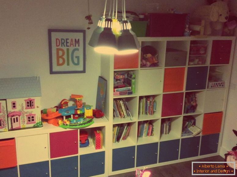 Regal-Callax-in-Interior-Kindergarten-Foto